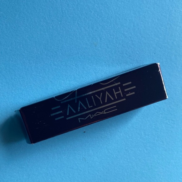 Mac X Aaliyah Lipstick in Street Thing - Picture 2 of 15